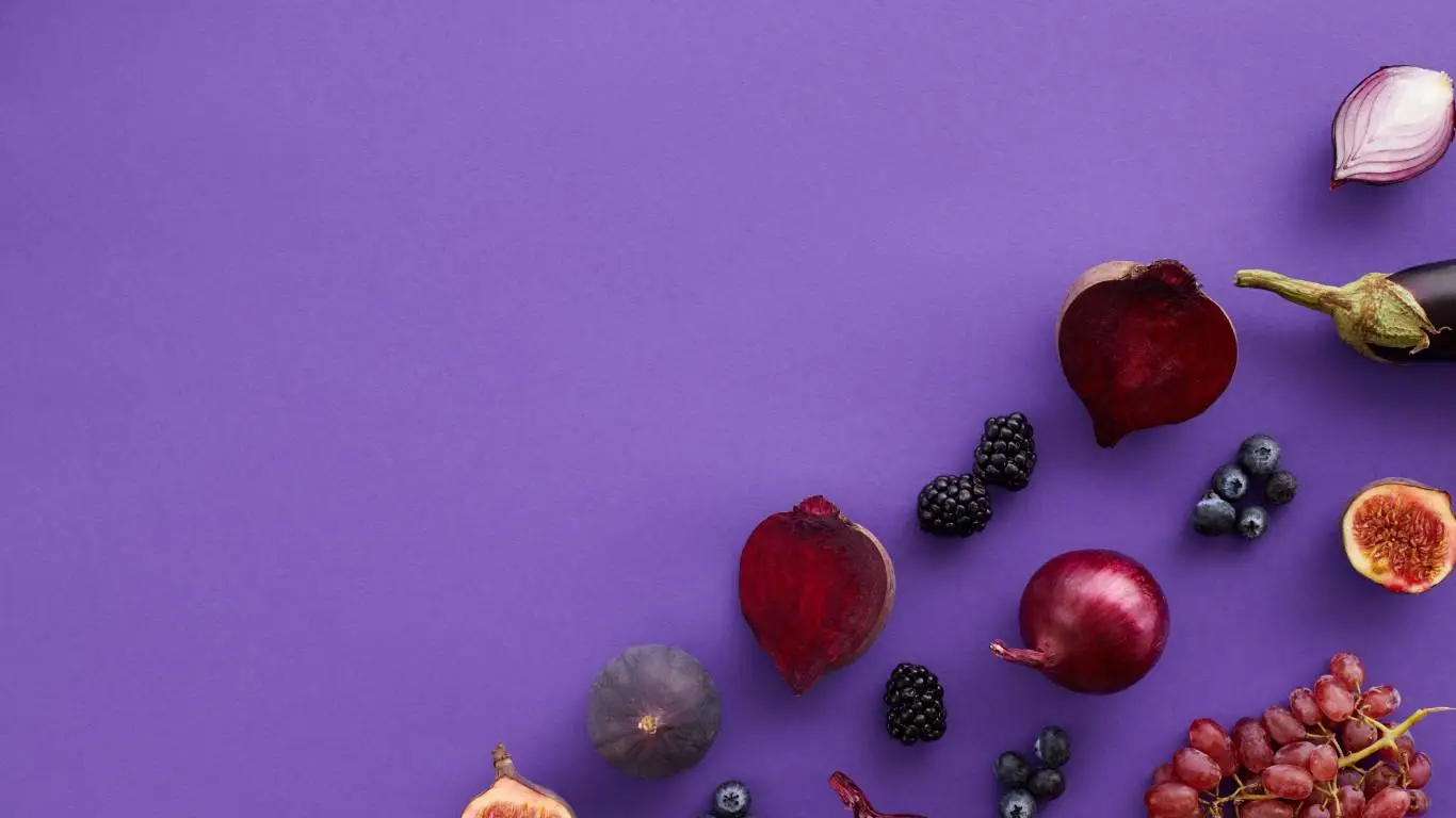 Овощи на фиолетовом фоне