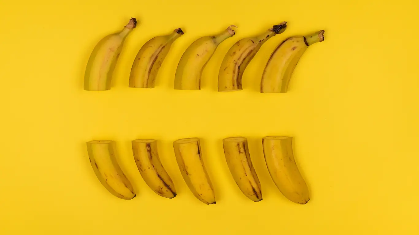 Половинки банана
