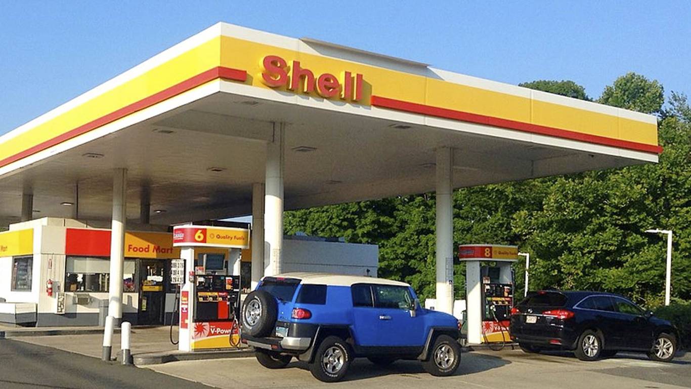 Заправка топливных баков. Shell fuel Station. Автозаправки Shell и EXXONMOBIL. Shell Gas Station. Автозаправки Shell и EXXONMOBIL зима.